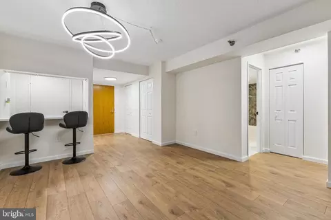 Living - 1808 Old Meadow Rd #418, Mclean, VA 22102 photo 3 of 5