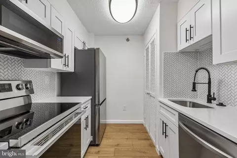 Kitchen - 1808 Old Meadow Rd #418, Mclean, VA 22102 photo 1 of 2
