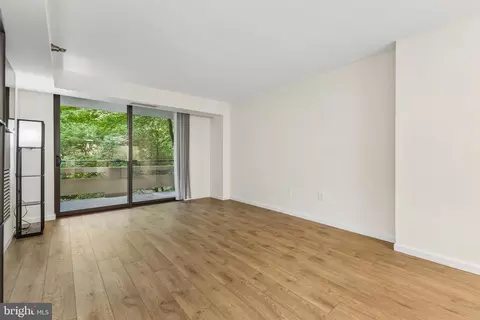 Living - 1808 Old Meadow Rd #418, Mclean, VA 22102 photo 5 of 5