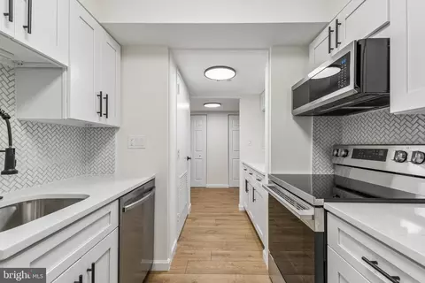1808 Old Meadow Rd #418, Mclean, VA 22102