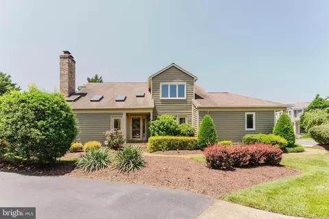 10527 Mereworth Ln, Oakton, VA 22124