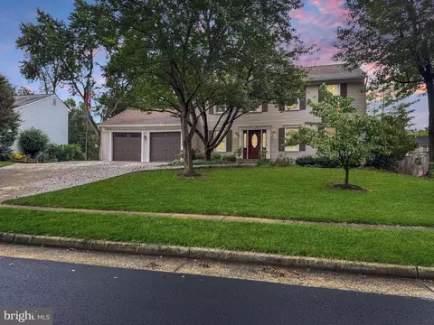 5705 Mackenzie St, Centreville, VA 20120