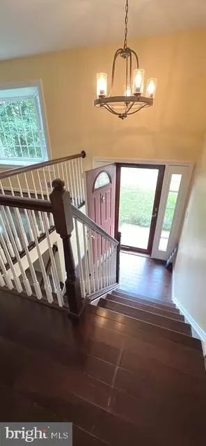 Entry Way - 7208 Briarcliff Dr, Springfield, VA 22153 photo 4 of 11