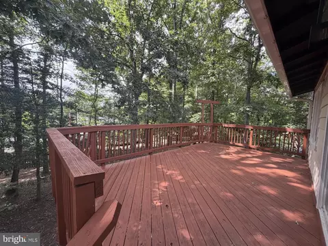 Exterior - 7208 Briarcliff Dr, Springfield, VA 22153 photo 5 of 7