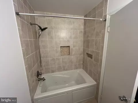 Bath - 7208 Briarcliff Dr, Springfield, VA 22153 photo 2 of 2