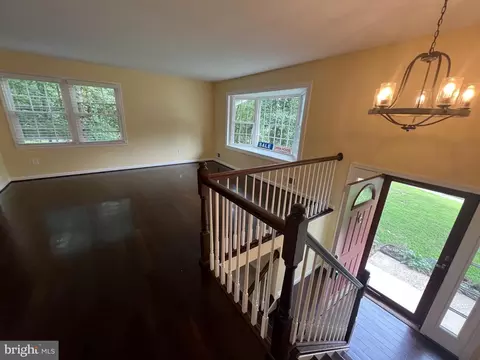 Living - 7208 Briarcliff Dr, Springfield, VA 22153 photo 9 of 10