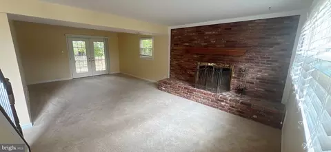 Living - 7208 Briarcliff Dr, Springfield, VA 22153 photo 3 of 4