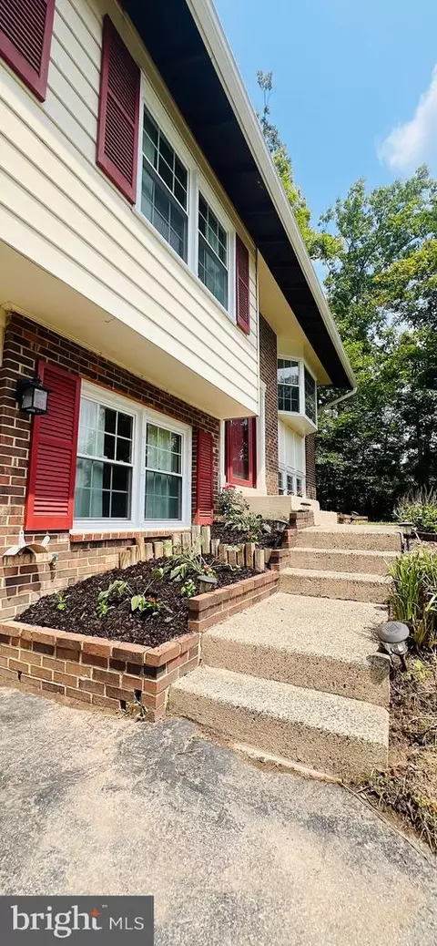 Exterior - 7208 Briarcliff Dr, Springfield, VA 22153 photo 2 of 7