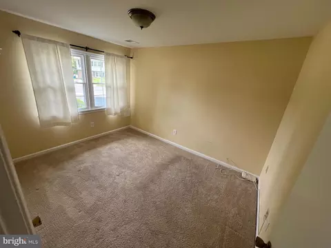 Bedroom - 7208 Briarcliff Dr, Springfield, VA 22153 photo 4 of 4