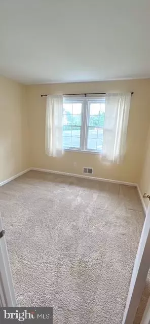 Bedroom - 7208 Briarcliff Dr, Springfield, VA 22153 photo 2 of 3