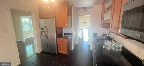 Entry Way - 7208 Briarcliff Dr, Springfield, VA 22153 photo 8 of 11