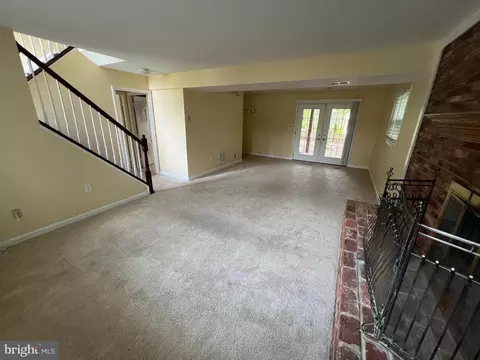 Living - 7208 Briarcliff Dr, Springfield, VA 22153 photo 5 of 10
