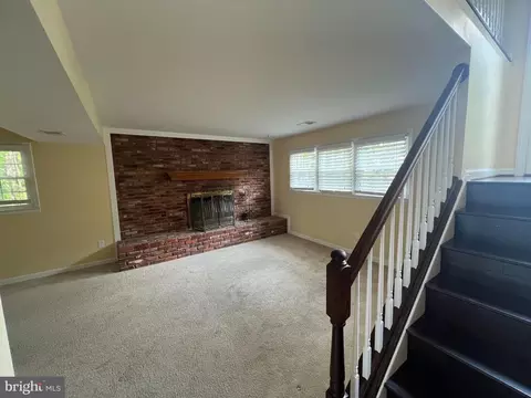Living - 7208 Briarcliff Dr, Springfield, VA 22153 photo 6 of 10