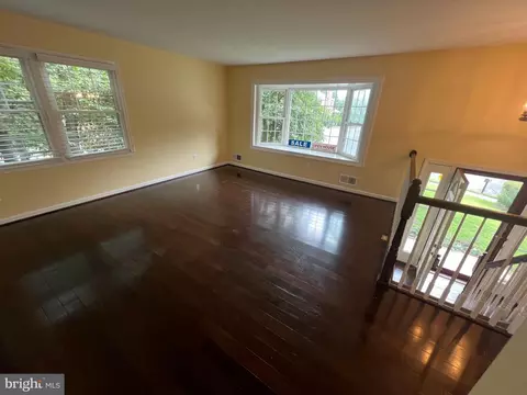 Living - 7208 Briarcliff Dr, Springfield, VA 22153 photo 10 of 10