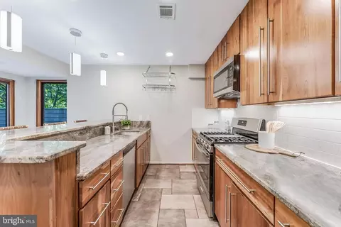 Kitchen - 1982 Solaridge Ct, Reston, VA 20191 photo 3 of 6