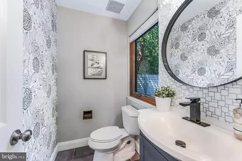 Bath - 1982 Solaridge Ct, Reston, VA 20191 photo 1 of 7