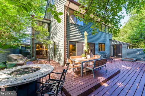 Exterior - 1982 Solaridge Ct, Reston, VA 20191 photo 8 of 14