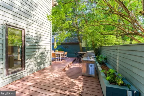 Exterior - 1982 Solaridge Ct, Reston, VA 20191 photo 10 of 14