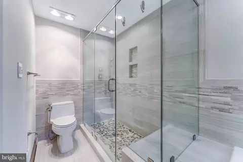 Bath - 1982 Solaridge Ct, Reston, VA 20191 photo 6 of 7