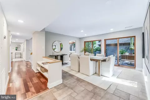 Entry Way - 1982 Solaridge Ct, Reston, VA 20191 photo 3 of 5