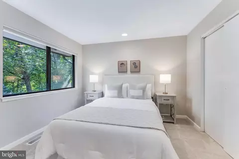 Bedroom - 1982 Solaridge Ct, Reston, VA 20191 photo 6 of 8