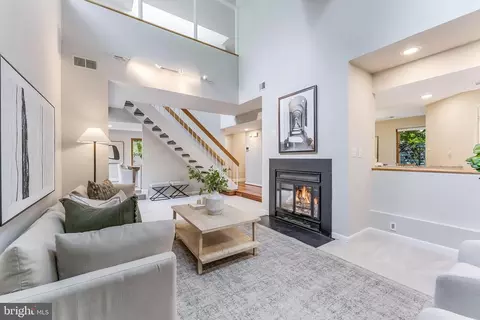 Living - 1982 Solaridge Ct, Reston, VA 20191 photo 2 of 4