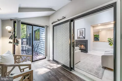 Entry Way - 1982 Solaridge Ct, Reston, VA 20191 photo 2 of 5