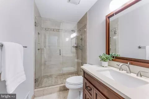Bath - 1982 Solaridge Ct, Reston, VA 20191 photo 7 of 7
