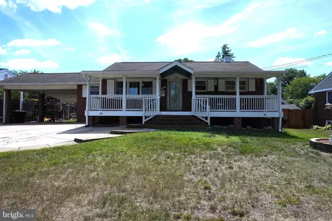 7415 Stinson Rd, Alexandria, VA 22306