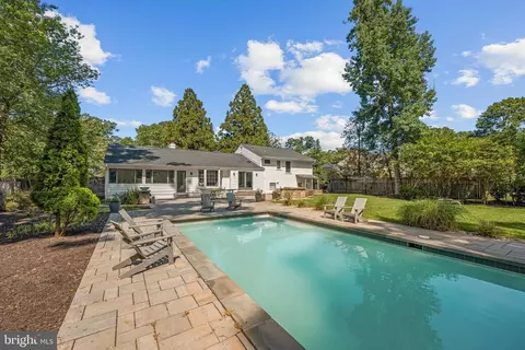 9013 Beatty Dr, Alexandria, VA 22308