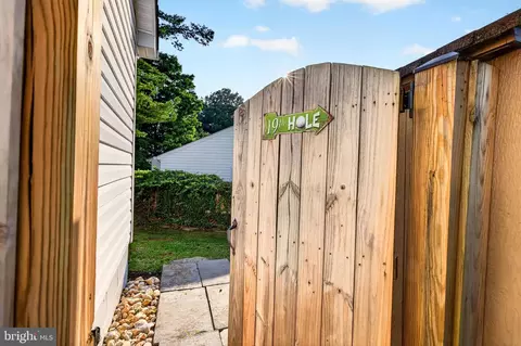 Exterior - 7901 Laural Valley Way, Springfield, VA 22153 photo 7 of 10