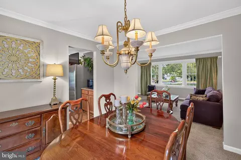 Dining - 7901 Laural Valley Way, Springfield, VA 22153 photo 4 of 4