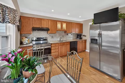 Kitchen - 7901 Laural Valley Way, Springfield, VA 22153 photo 1 of 3