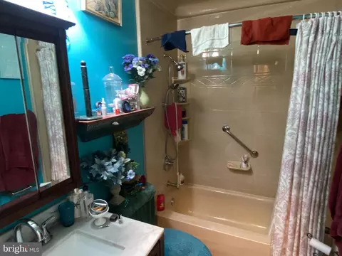 Bath - 8007 Orange Plank Rd, Springfield, VA 22153 photo 2 of 2