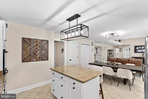 Entry Way - 7214 Calamo St, Springfield, VA 22150 photo 11 of 19