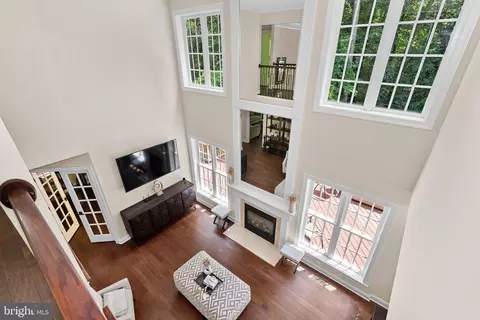 Entry Way - 7214 Calamo St, Springfield, VA 22150 photo 14 of 19