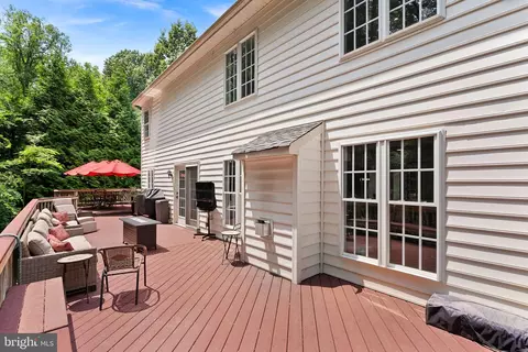 Exterior - 7214 Calamo St, Springfield, VA 22150 photo 8 of 12