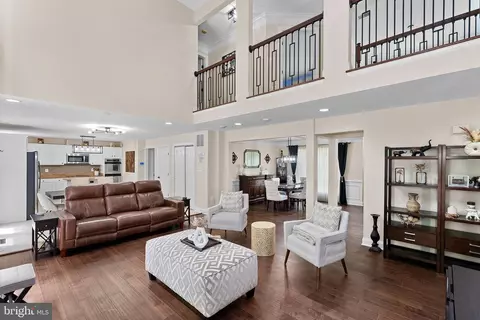 Entry Way - 7214 Calamo St, Springfield, VA 22150 photo 10 of 19
