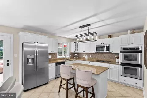 Kitchen - 7214 Calamo St, Springfield, VA 22150 photo 3 of 4