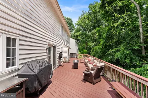 Exterior - 7214 Calamo St, Springfield, VA 22150 photo 6 of 12