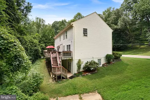 Exterior - 7214 Calamo St, Springfield, VA 22150 photo 10 of 12