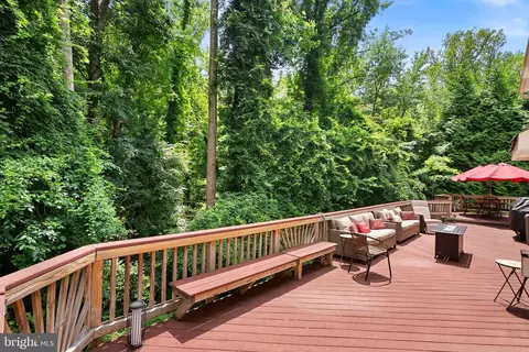 Exterior - 7214 Calamo St, Springfield, VA 22150 photo 7 of 12