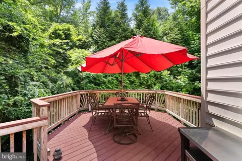 Exterior - 7214 Calamo St, Springfield, VA 22150 photo 5 of 12