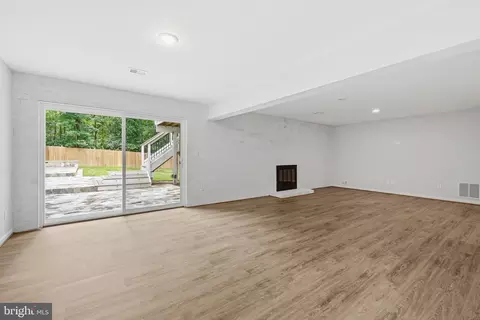Living - 2604 Mountain Laurel Pl, Reston, VA 20191 photo 8 of 9