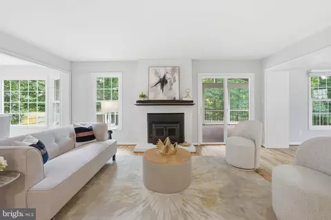 Living - 2604 Mountain Laurel Pl, Reston, VA 20191 photo 4 of 9