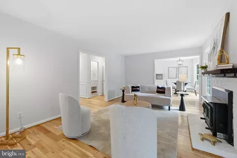 Living - 2604 Mountain Laurel Pl, Reston, VA 20191 photo 6 of 9