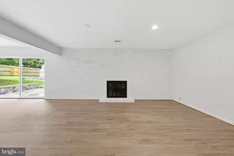 Living - 2604 Mountain Laurel Pl, Reston, VA 20191 photo 7 of 9