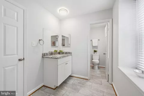 Bath - 2604 Mountain Laurel Pl, Reston, VA 20191 photo 3 of 4