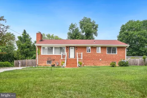 6802 Derrell Ct, Alexandria, VA 22307