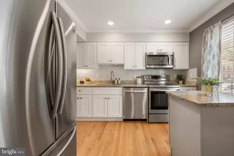 Kitchen - 6317 Buffie Ct, Burke, VA 22015 photo 2 of 4